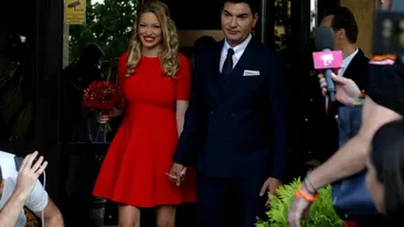 Valentina Pelinel a impresionat invitații cu inelul de logodnă! Cât a costat bijuteria