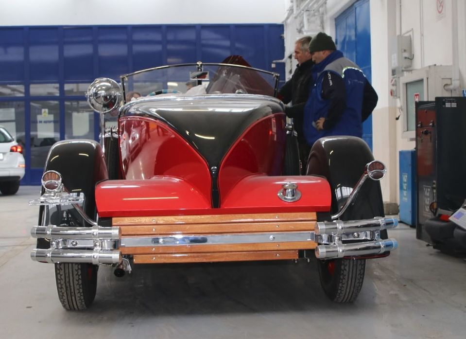 Ion Ţiriac şi-a completat colecţia de maşini cu un Auburn Speedster fabricat în anul 1935! Miliardarul l-a restaurat timp de un an