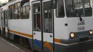 TRAGEDIE in Capitala. Un barbat a murit după ce a fost calcat de tramvai!