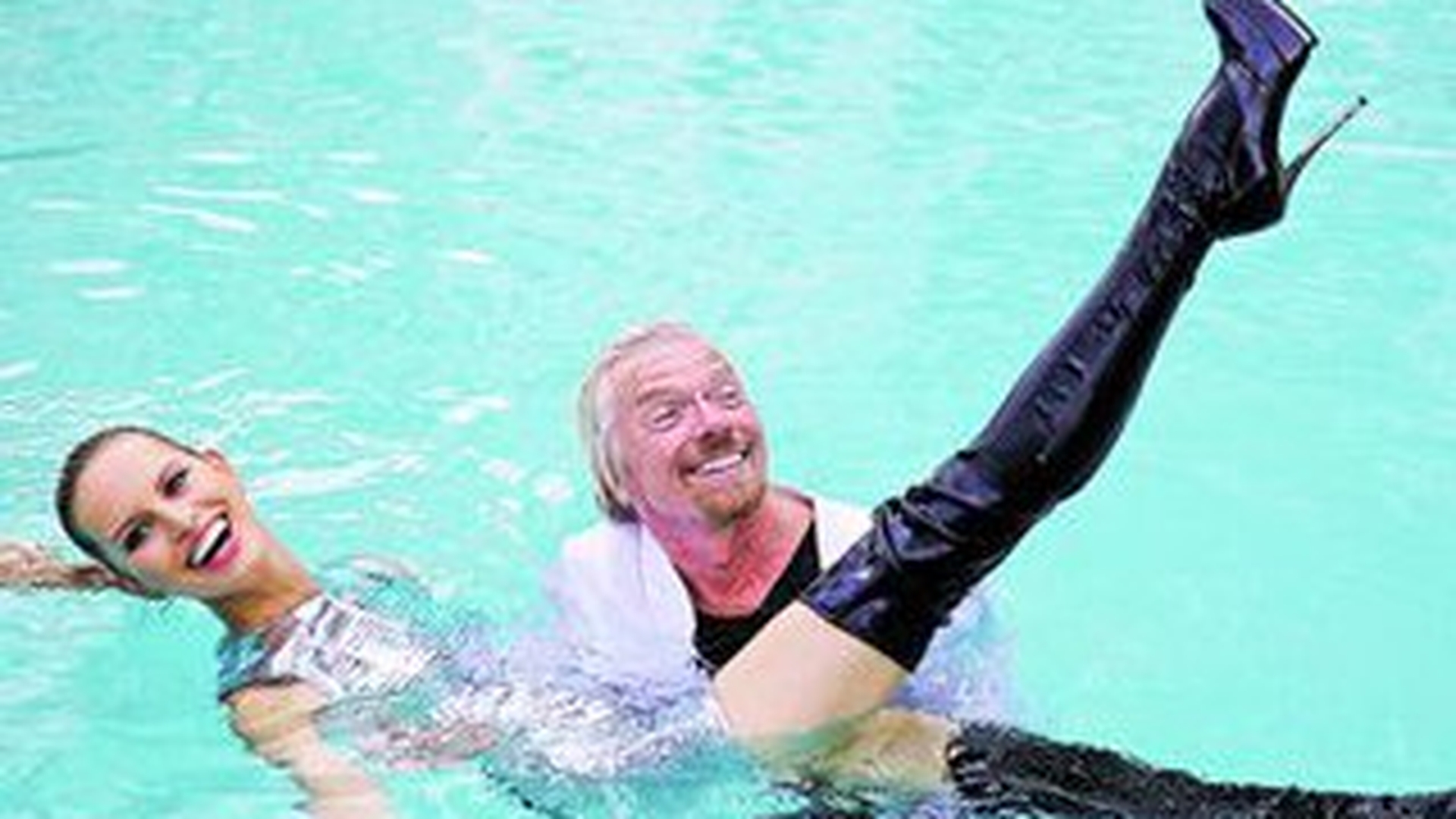 Richard Branson si Karolina Kurkova,  dezmat in piscina