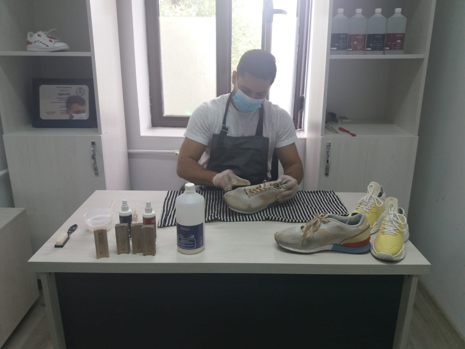 Încălțămintea donată este recondiționată și oferită nevoiașilor