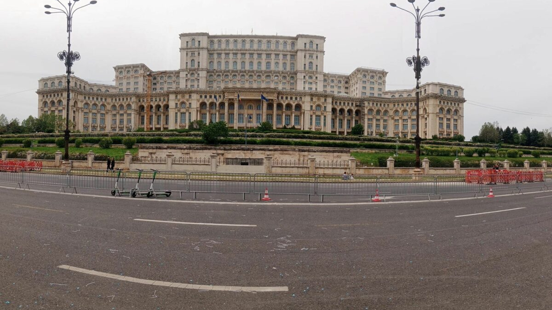 Câți oameni au murit, de fapt, la Casa Poporului. Secretele bine ascunse despre cea mai impozantă clădire a României