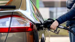 Greșeala pe care o fac mulți români când alimentează mașina cu combustibil. Reparațiile pot costa multe mii de lei
