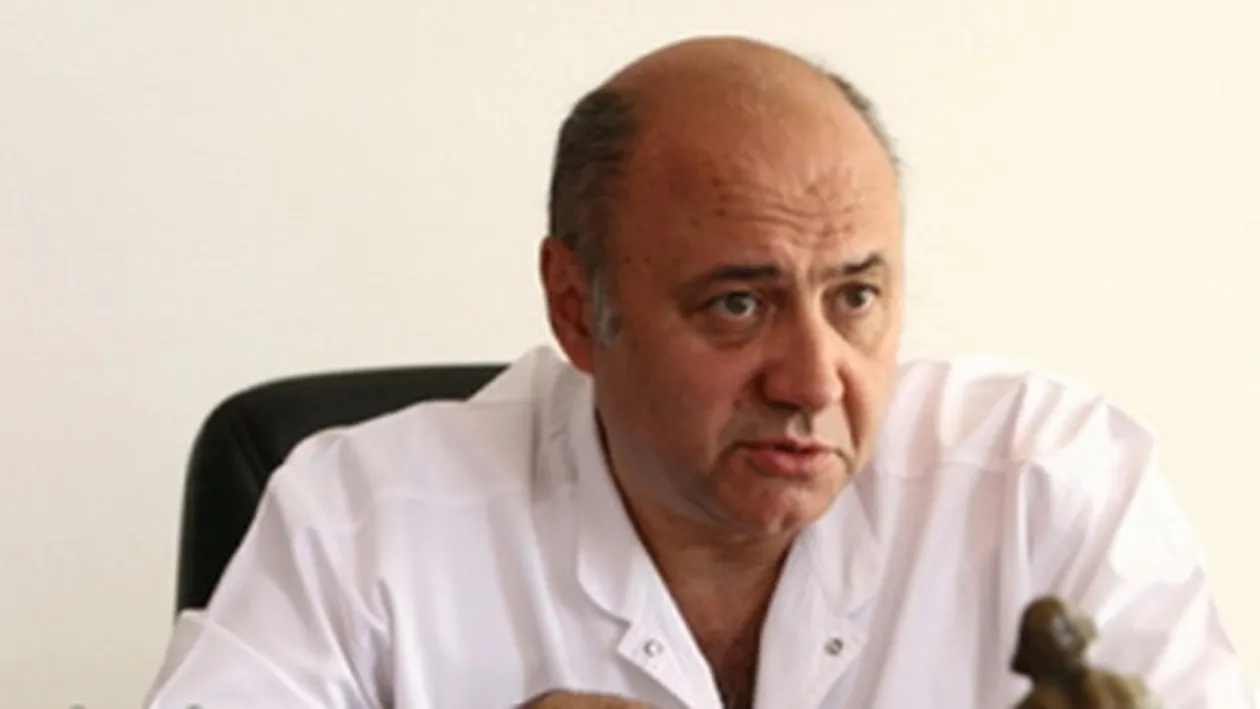 Irinel Popescu, primul medic roman care a primit insemnele Ofiter al Ordinului National al Meritului