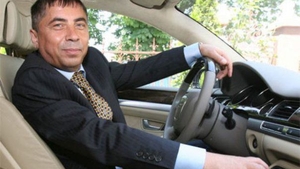 A început ”împărţeala” averii fostului acţionar al lui Dinamo. Sefor al lu’ Duduianu a ”moştenit” Bentley-ul de 300.000 E al lui Vasile Turcu!