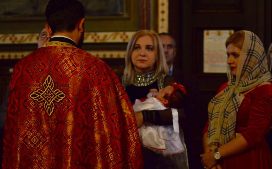 CARMEN ŞERBAN a dat 10.000 euro pentru a boteza o fetiţă! Imagini de la eveniment