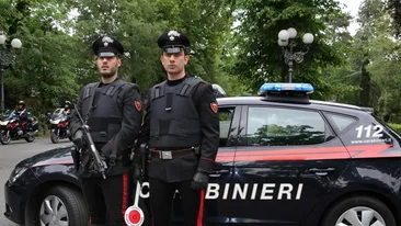 Incredibil! Aflat într-o piață din Italia, un român s-a dezbrăcat și a început să-și atingă organul genital