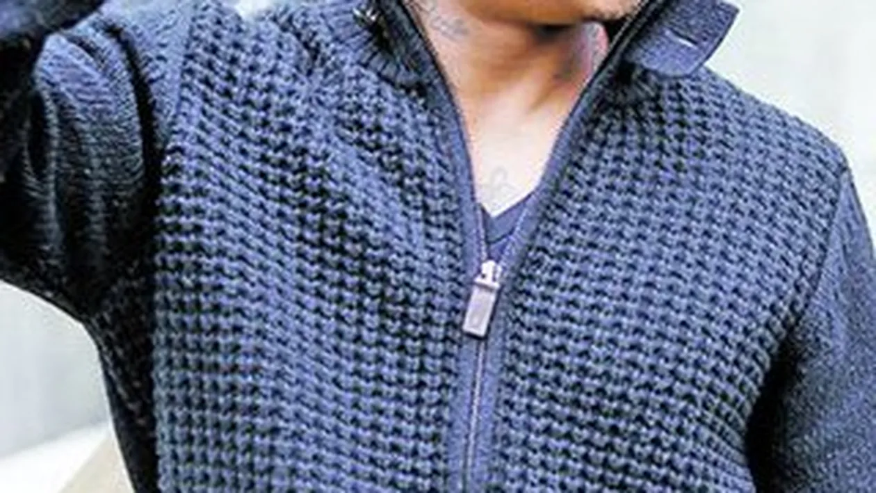 Isi invita fanii la un show incendiar