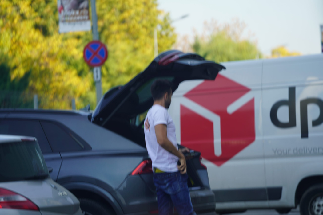 Artistul și-a pus geanta de fitness în portbagaj și a plecat în trombă