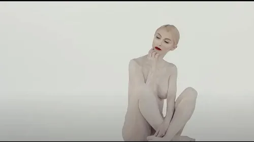 Andreea Bălan, complet goală în clipul noului single! Detaliile care au atras atenția la melodia “Am crezut în basme”