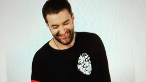 Smiley a ajuns de nerecunoscut! Cum arată artistul cu părul lung până la umeri şi barbă 