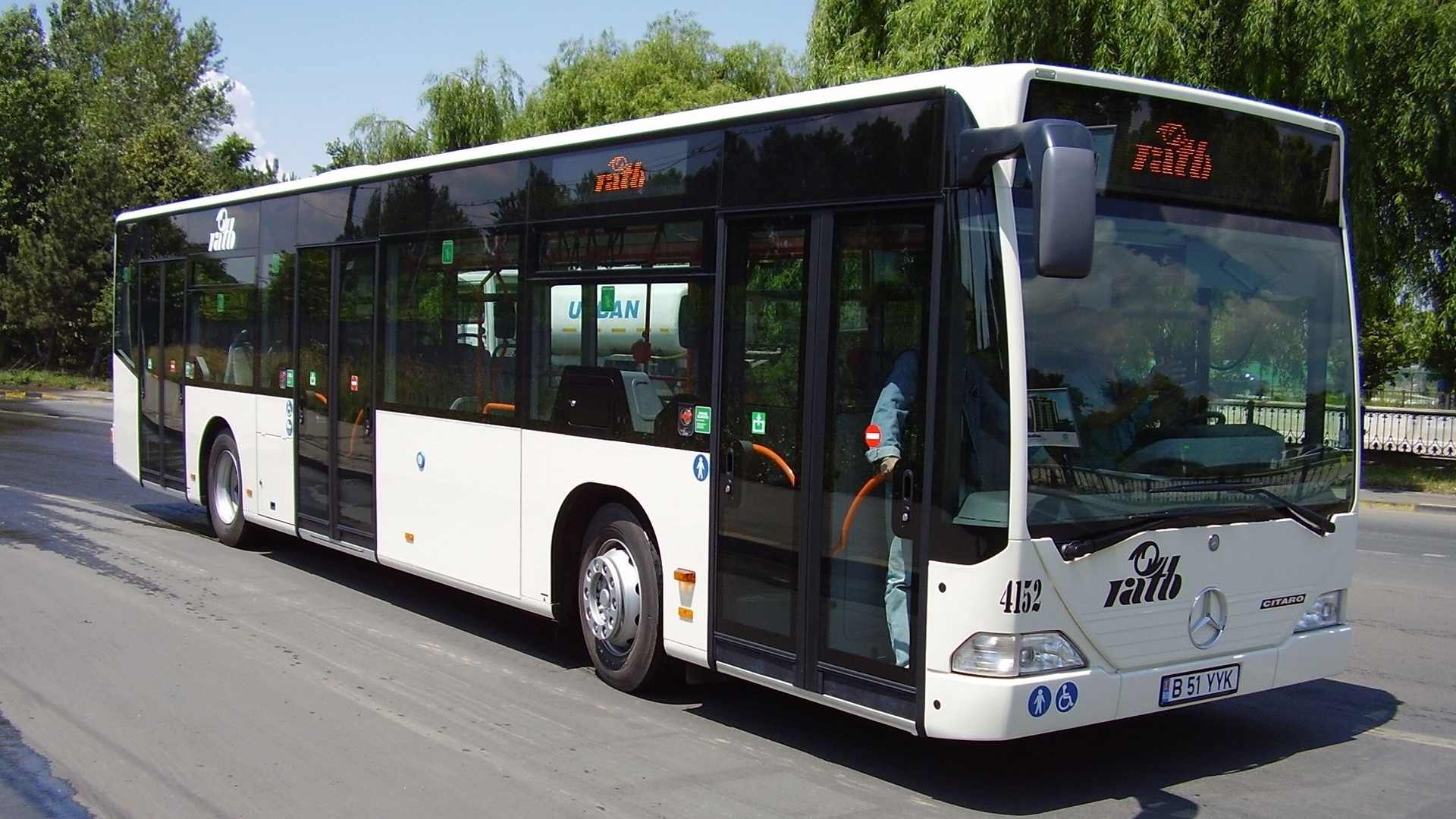 Mergi cu RATB-ul? Trebuie sa stii asta! Anuntul postat de soferi in fiecare autobuz si tramvai: “Nu va mai putem transporta...”