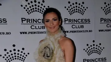 Ellie White, manechin pentru Andreea Marin! Uite ce rochie a purtat la un eveniment caritabil!