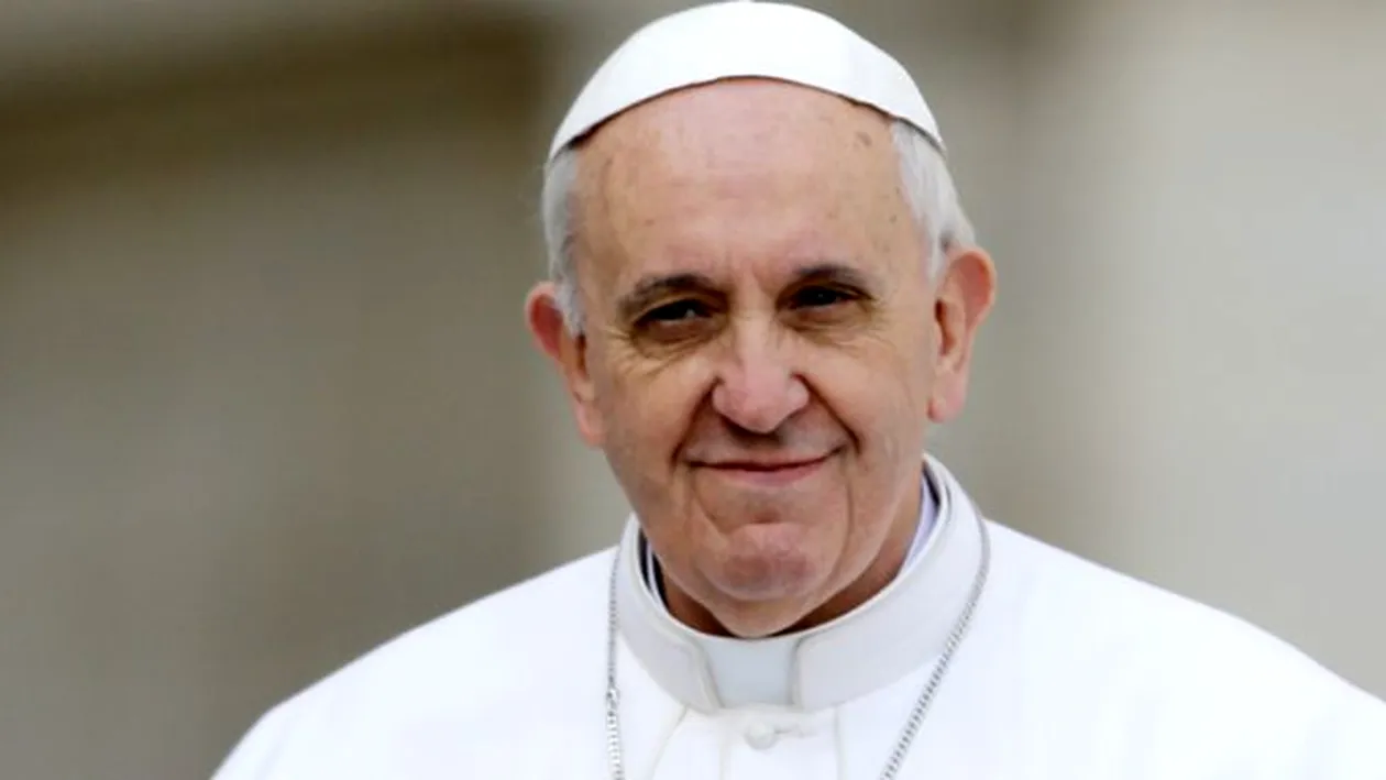 Nu te aşteptai la asta! Cu ce maşină călătoreşte Papa Francisc. Imaginea a devenit virală