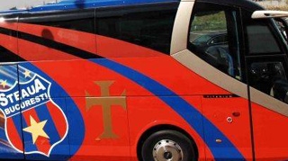 Autocarul Stelei, atacat de "caini”
