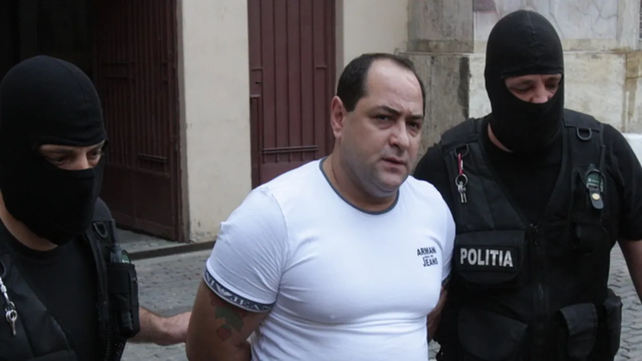 El e “jupanul” dupa gratii. Cum ii umileste pe pedofili la inchisoare