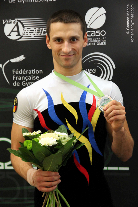 Un campion mondial la gimnastică aerobică, printre copiii străzii! Imaginile te vor face să ai lacrimi în ochi