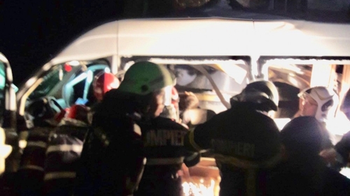 PLAN ROȘU. Accident rutier teribil la miezul nopții în România. 3 morți și 10 răniți. FOTO