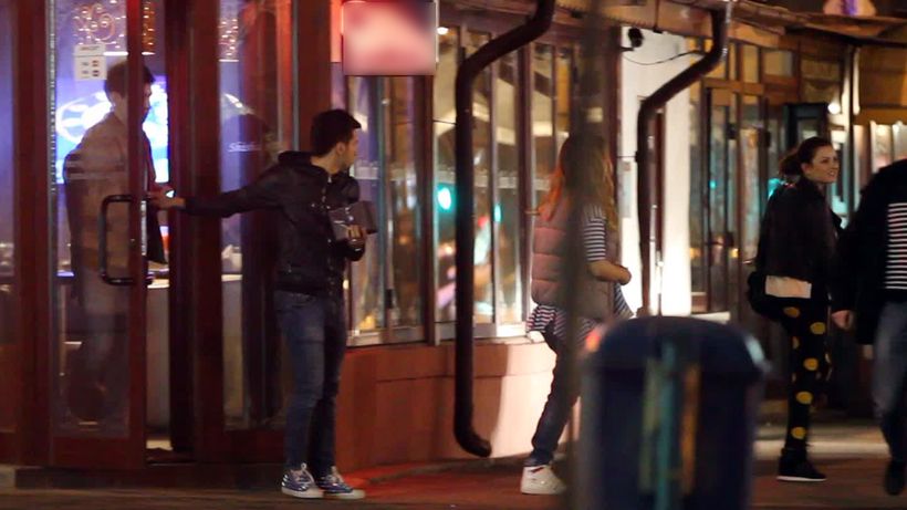 Elena Gheorghe si familia ei incurajeaza pirateria! Cumnatul artistei, Paul Parvulescu a cumparat DVD-uri de la speculanti!