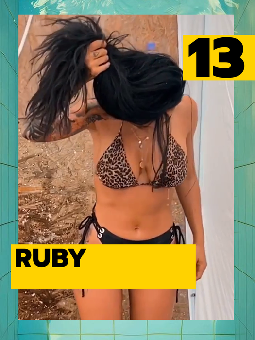 TOP 40 vedete care s-au „jucat” sub duş. Mădălina Ghenea, Ilinca Vandici sau Ruby au scos la înaintare tot ce au mai de preţ în dotare!