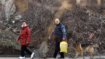 Irina Loghin a descoperit secretul tineretii fara batranete! Iese zilnic sa plimbe cainele in parc, iar mai nou are si companie!