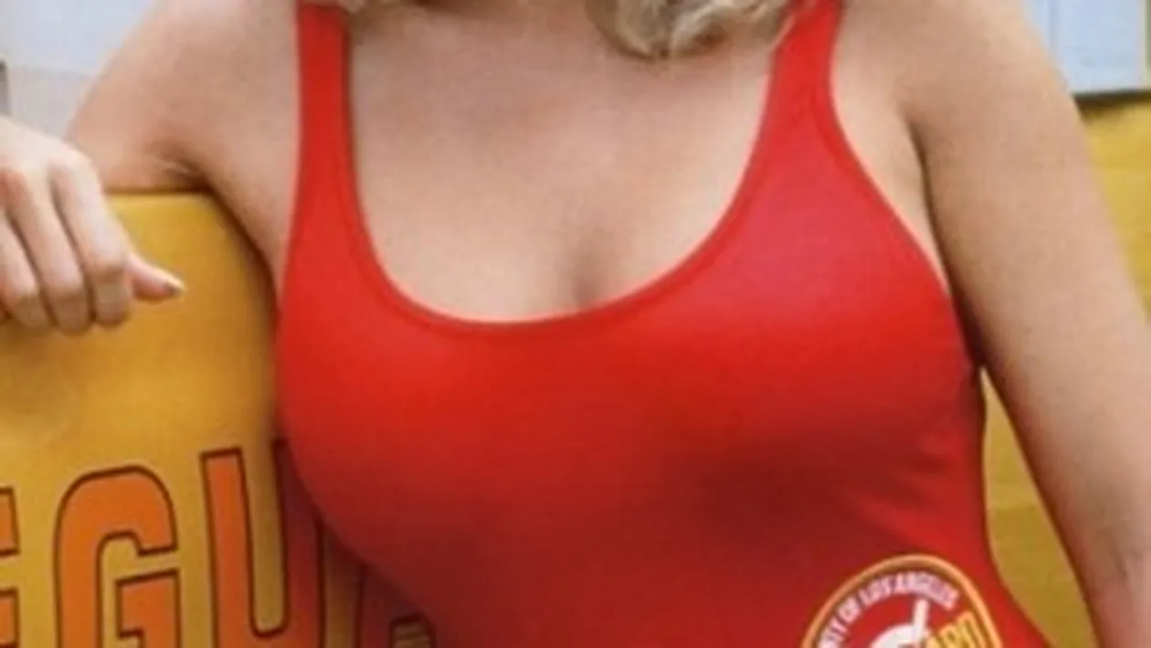 Cea mai sexy blonda din Baywatch vine in Romania! Cum arata celebra actrita la 45 de ani!