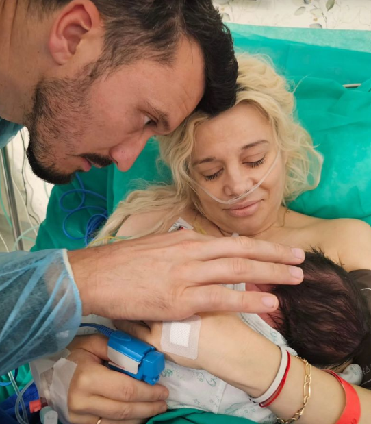 Anisia Gafton, Florin Serghei și bebelușul Mihail/ sursa foto: social media