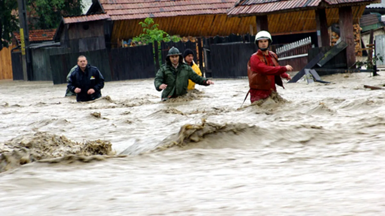 Avertizare cod galben de inundatii in opt judete. Harta zonelor afectate