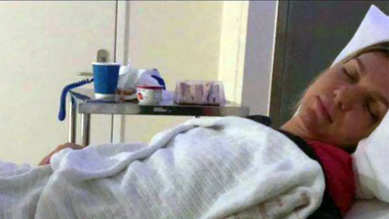 Mesajul transmis de Simona Halep prietenilor, după ce a fost fotografiată pe patul de spital, cu perfuzia în mână