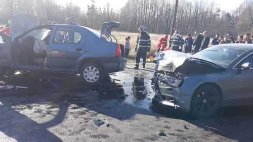 Grav accident în Argeș, în a doua zi de Crăciun. O victimă este încarcerată