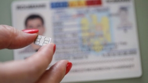 Primele buletine electronice au fost eliberate! Posesorii sunt 24 de tineri din Cluj-Napoca. „Totul e mai simplu”