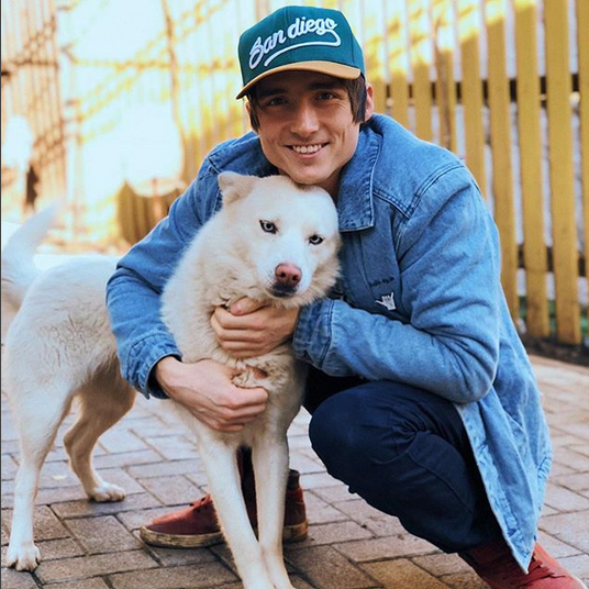Dezastru pentru celebrul vlogger Ilie! Casa i-a ars la puţin timp după ce o terminase. Imagini tulburătoare