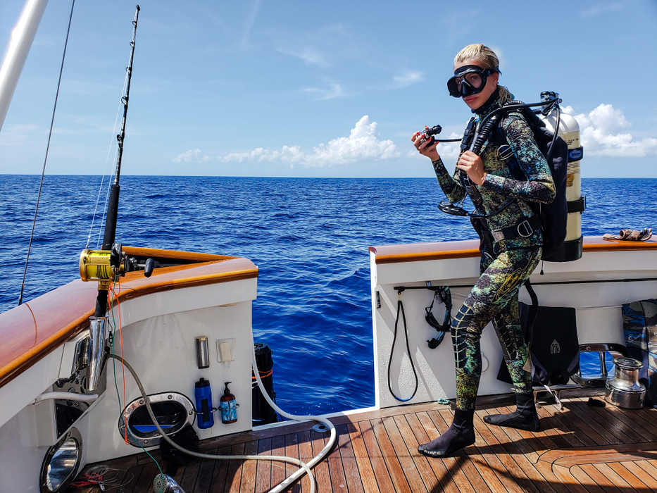 Regina vieții de noapte din ”Orașul Magic” este pasionată de spearfishing
