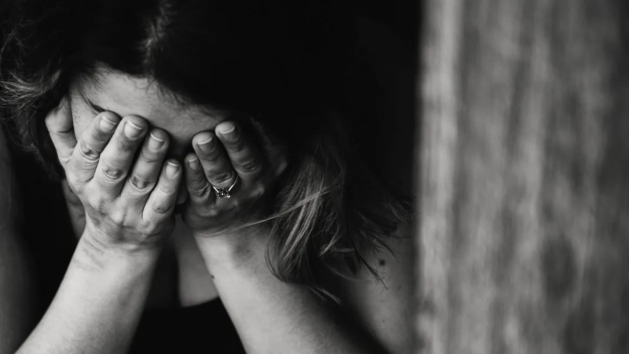 Mai ceva ca-n filme! Cum a decis să se răzbune o femeie pe soțul ei, după ce l-a prins că o înșela