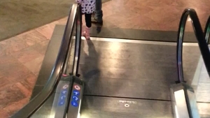 Femeile din viata lui Dan Fintescu au aceeasi destinatie de relaxare: mall-ul! Prezentatorul TV se imparte cu greu intre ele!