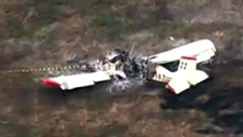 VIDEO Un avion de mici dimensiuni s-a prabusit in Ilfov, la Cornetu! Patru persoane sunt ranite!