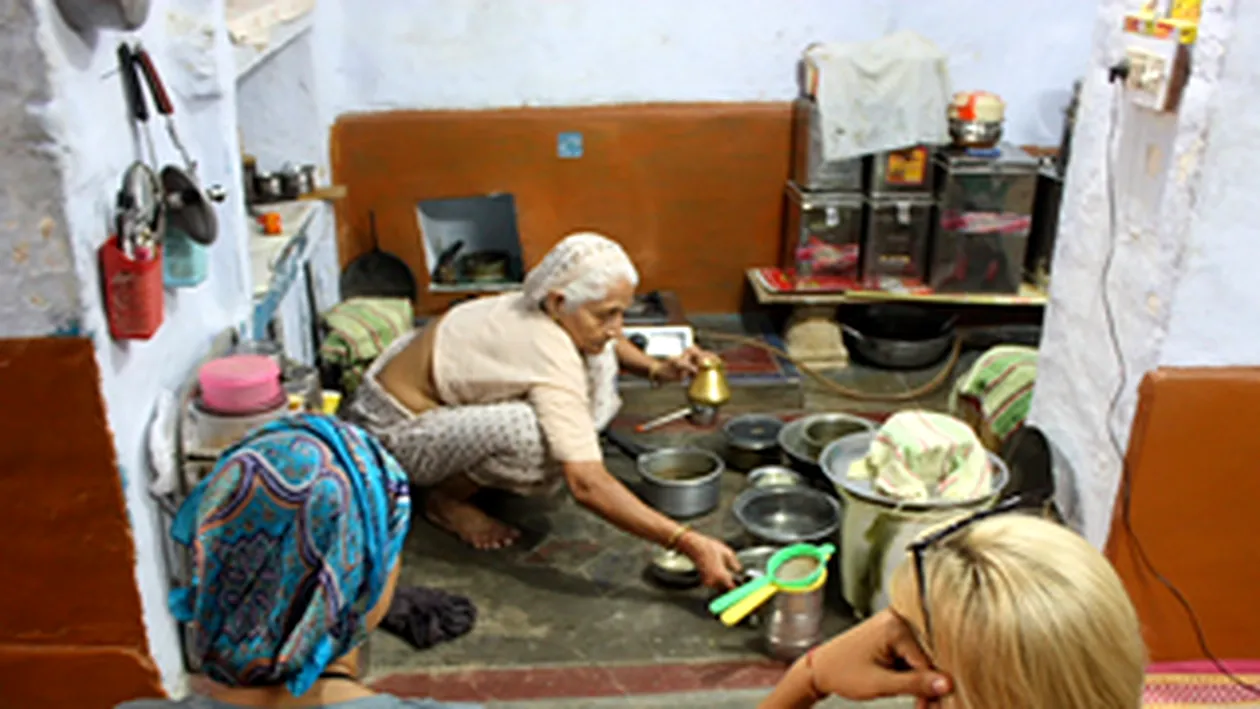Dana Rogoz: In India ne-a gatit o femeie care a sters podeaua si vasele cu aceeasi carpa