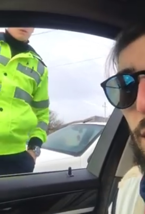 Șoferul unui BMW a vrut să-i denigreze pe polițiștii care l-au tras pe dreapta și s-a filmat. În realitate, s-a făcut de râs grav