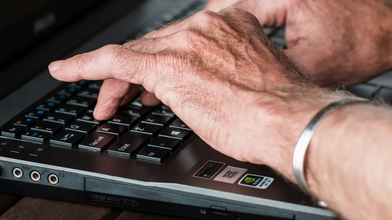 Un tânăr din Italia și-a pus capăt zilelor, după ce a aflat că iubita de pe Internet era un bărbat de 64 de ani. Ce s-a întâmplat cu individul care l-a înșelat