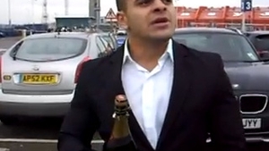 VIDEO "Taranul cu Maserati", retinut pe aeroportul din Londra! Vezi ce a patit Petre Craete