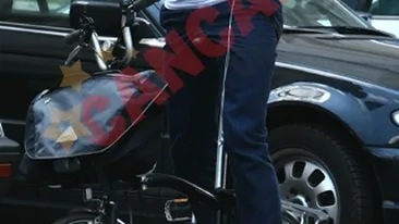 Dragos Bucurenci pedaleaza prin Bucuresti