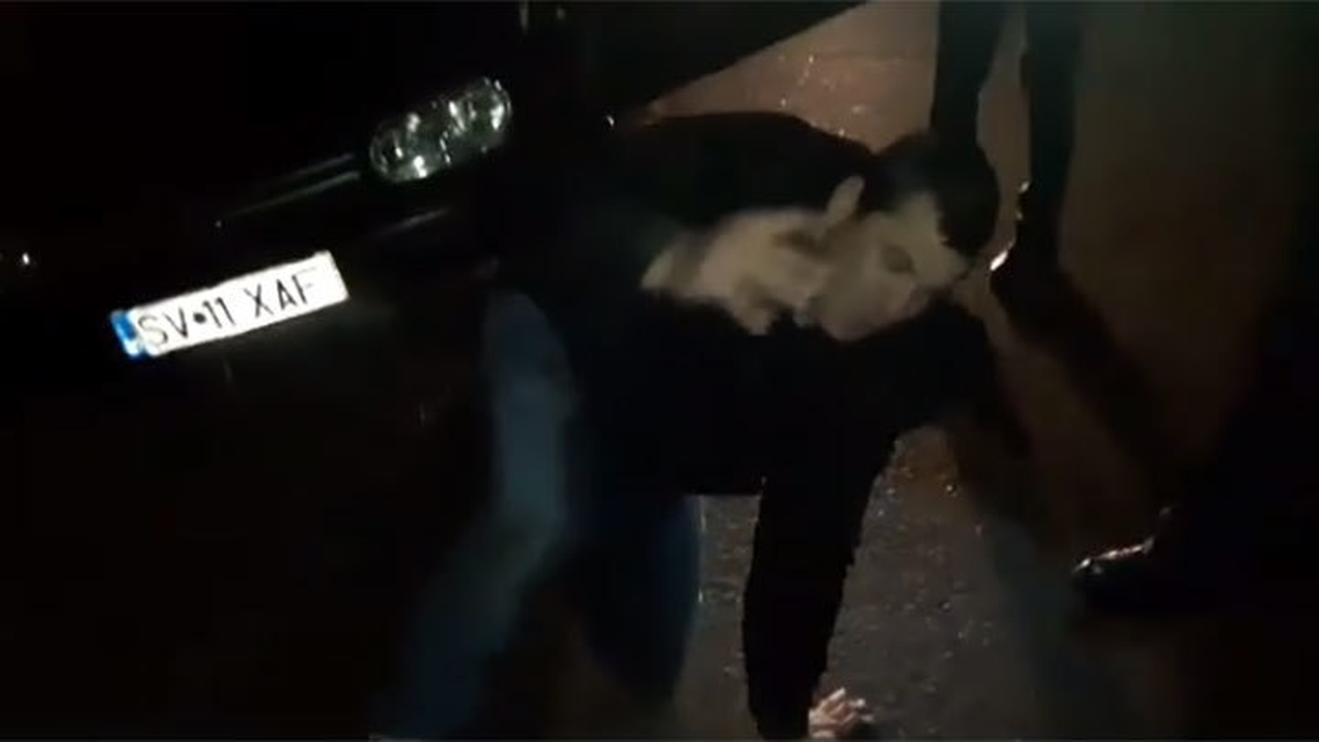 Caz incredibil în judeţul Suceava. Un şofer beat mort, ajuns cu maşina în şanţ, a căzut în faţa poliţiştilor