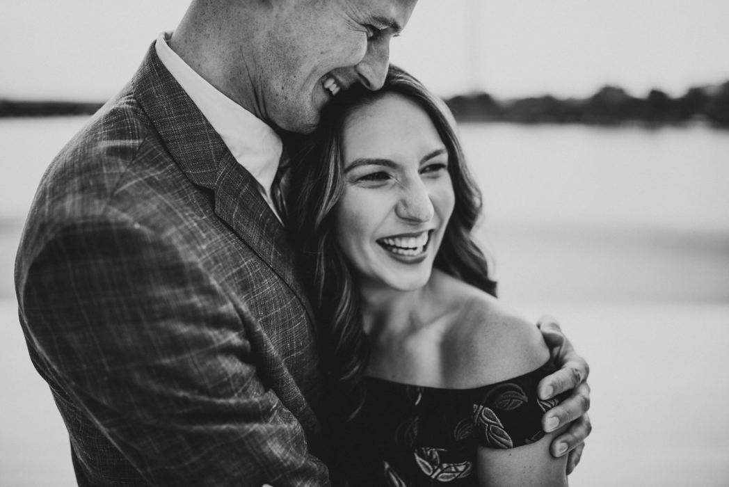 Povestea de dragoste care sfidează orice regulă! S-au căsătorit după ce s-au cunoscut pe Tinder, deşi ambii erau ofiţeri în armată şi se aflau la mii de kilometri unul de altul
