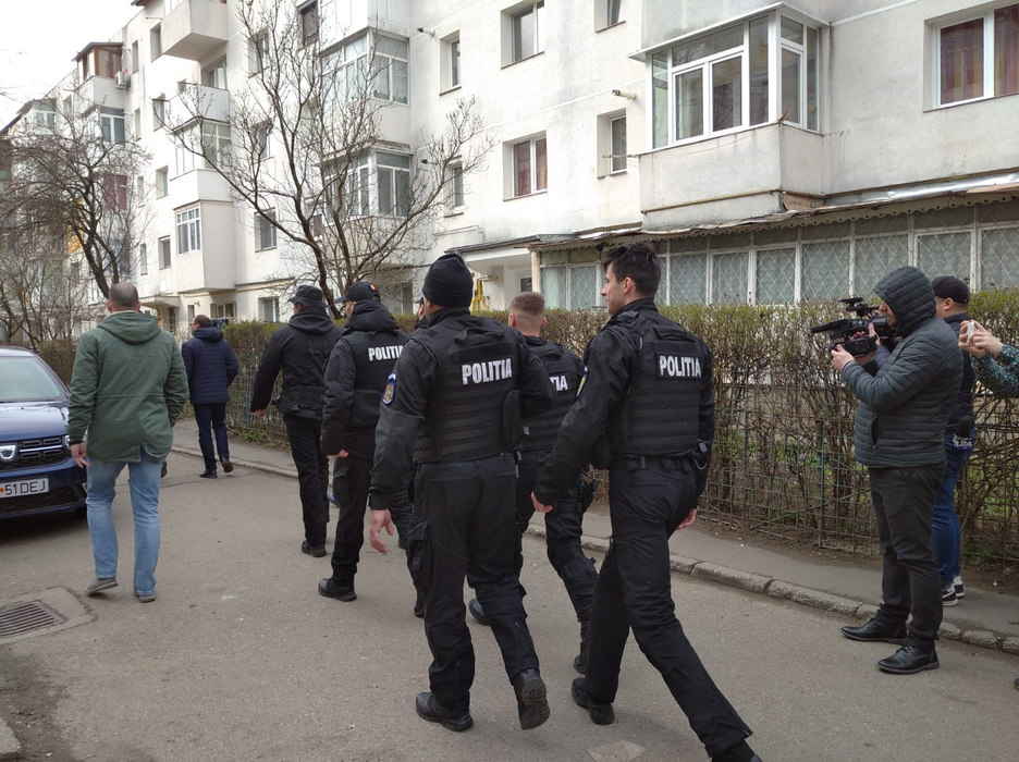 Polițiștii caută arma crimei