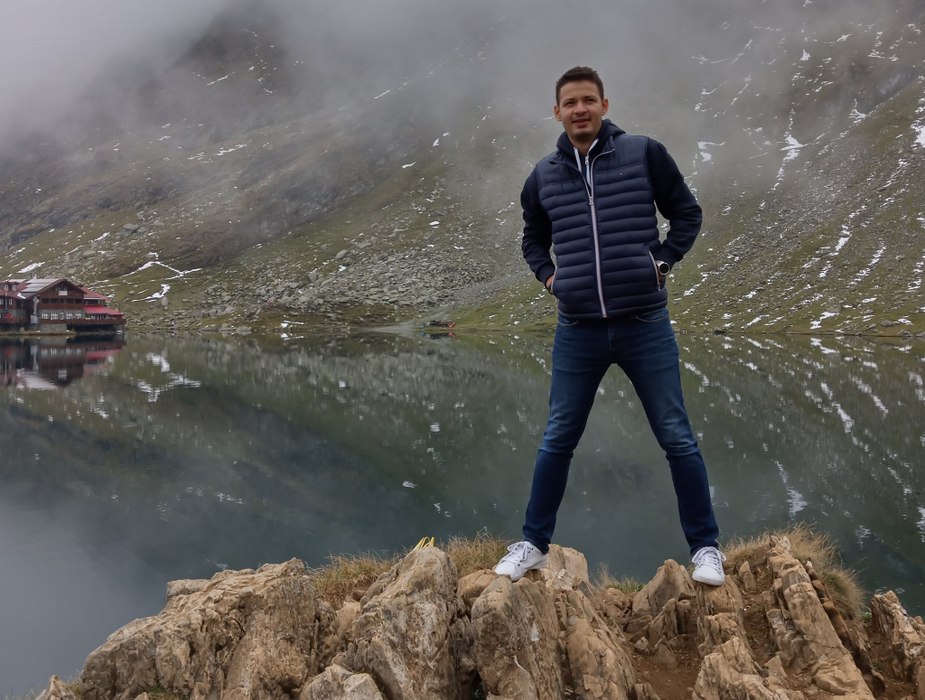 Toată lumea o știe pe fiica lui Sorin Bontea, dar nu o să-ți vină să crezi cum arată fiul său de 26 de ani. Zici că sunt frați gemeni!