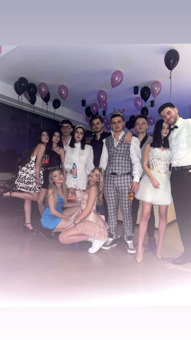 Ioana Boureanu a împlinit 21 de ani. Cum şi-a sărbătorit tânăra ziua de naştere