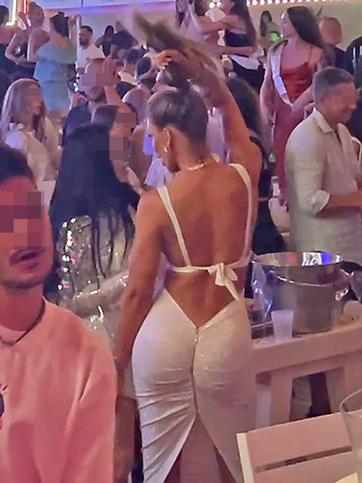 Bianca Drăgușanu a "rupt" LOFT-ul cu mișcările de dans și posteriorul "bombat" (Foto: CANCAN.RO)