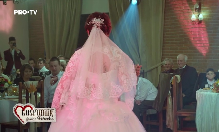FOTO / Julieta de la „Gospodar fără pereche” nu s-a putut abţine şi i-a ordonat ASTA lui Marcel de faţă cu toţi invitaţii! Totul s-a întâmplat când era valsul mirilor