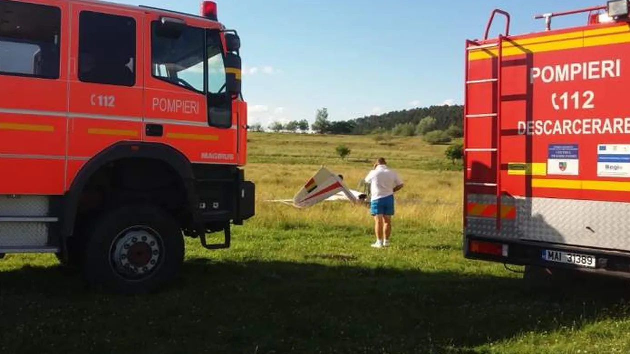 Clipe dramatice, în Brașov! Un planor s-a prăbușit, iar pilotul a rămas încarcerat