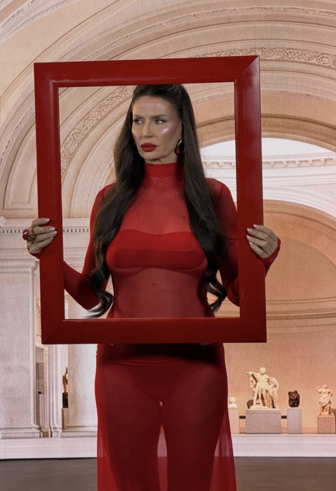 Transformare totală pentru Andreea Bănică. Imaginea cu artista brunetă a atras toate privirile